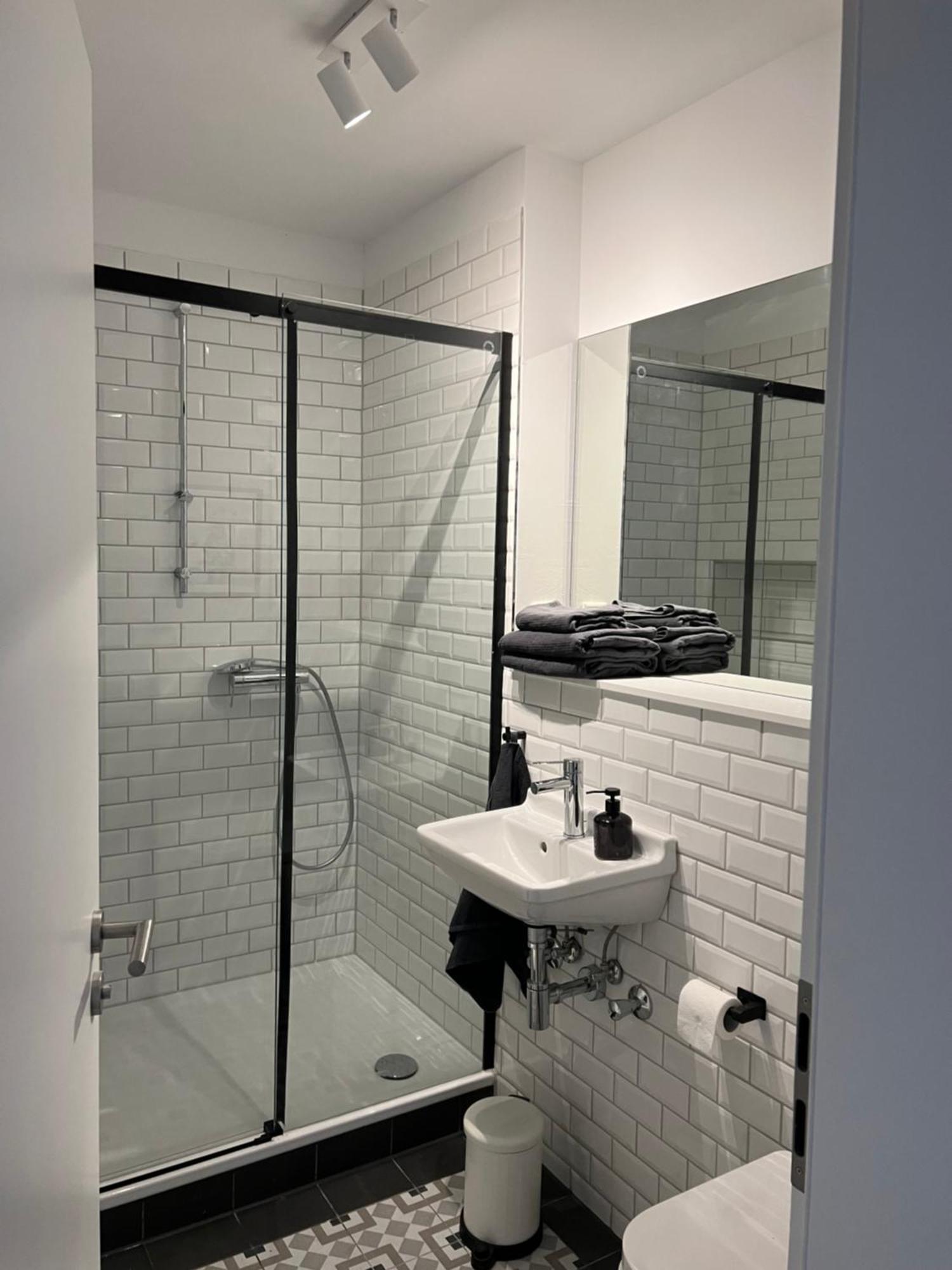 Zentrale, Schoene Design-Wohnung Im Coolen Viertel Brema Zewnętrze zdjęcie