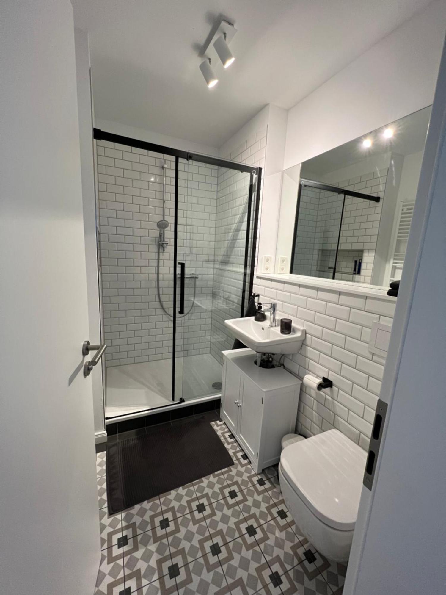 Zentrale, Schoene Design-Wohnung Im Coolen Viertel Brema Zewnętrze zdjęcie